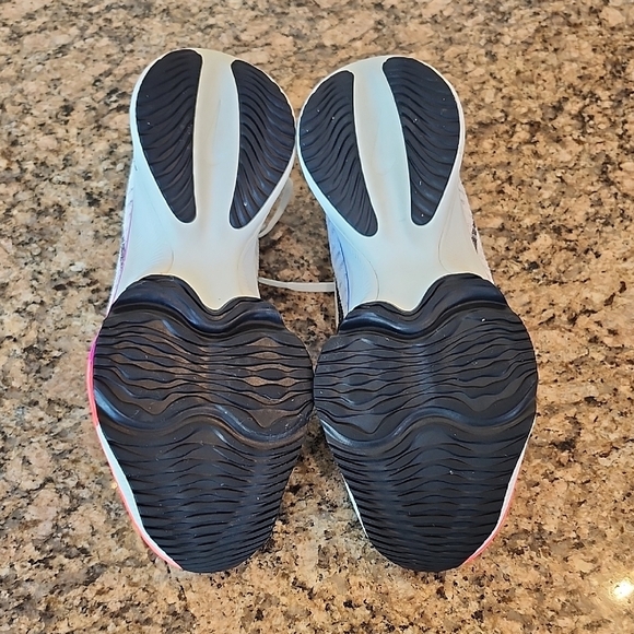 Nike Air Zoom Tempo Next% Flyknit White Hyper Violet - Picture 5 of 7